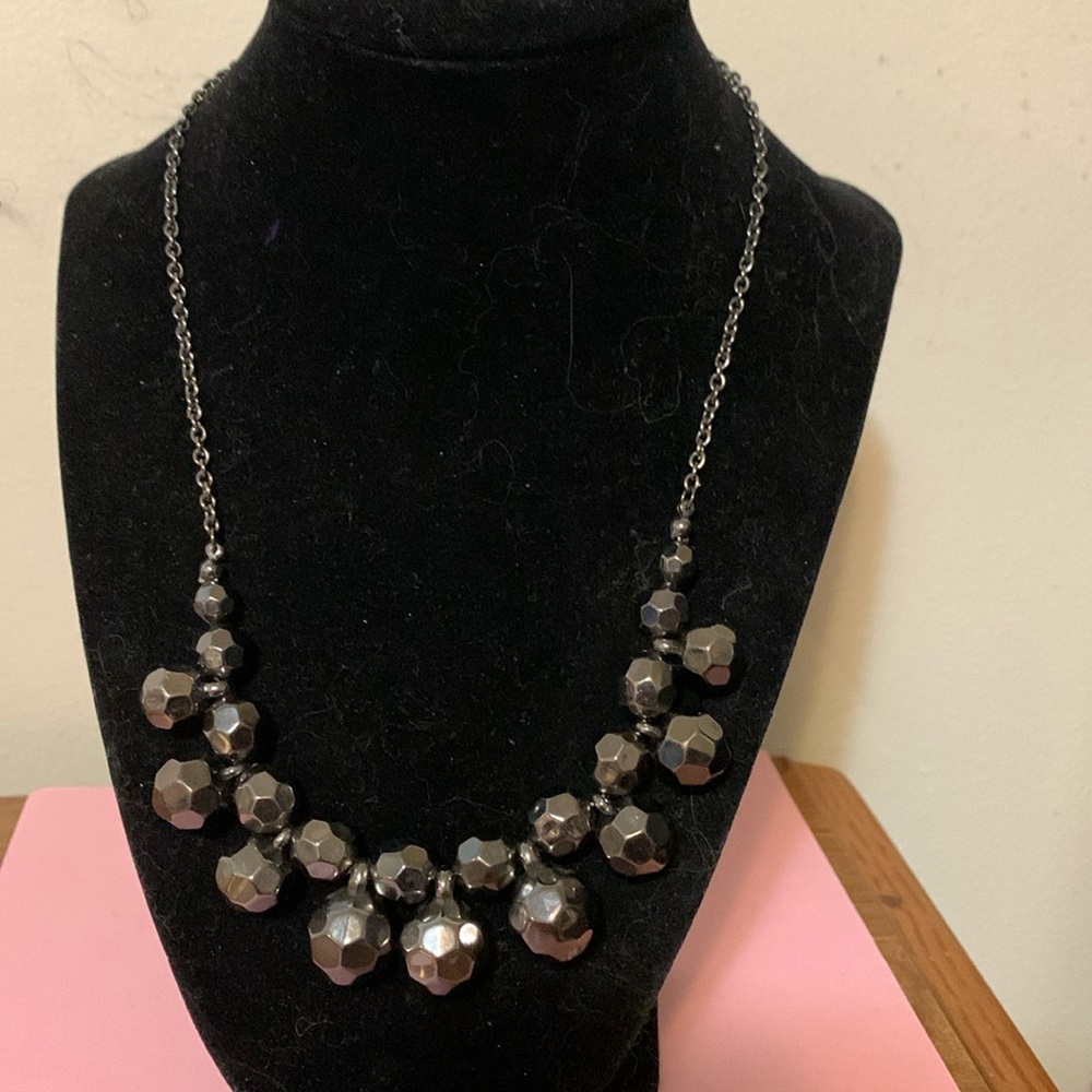 Gorgeous necklace, jewelry 17”